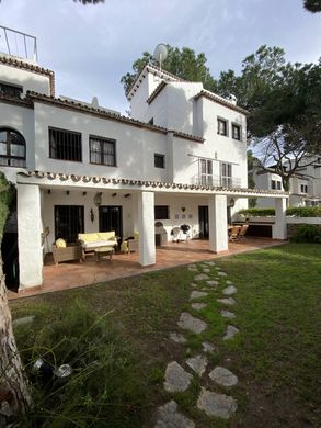 Apartment / Etagenwohnung in Nueva Andalucia, Málaga