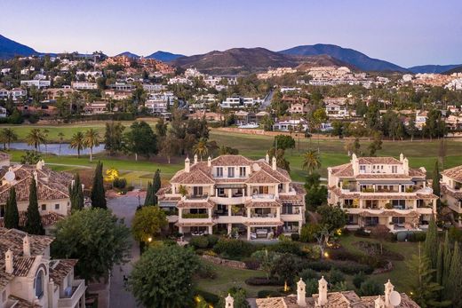 Penthouse in Nueva Andalucia, Malaga