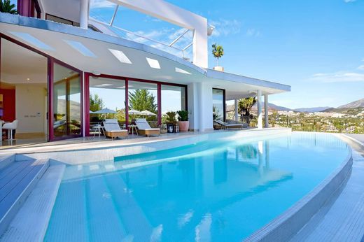 Villa in Nueva Andalucia, Malaga