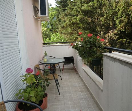 Apartment / Etagenwohnung in Baošići, Herceg Novi