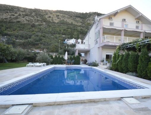 Luxe woning in Sutorina, Herceg Novi