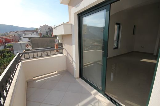 Apartment / Etagenwohnung in Igalo, Herceg Novi