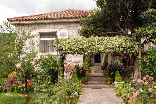 Luxus-Haus in Kamenari, Herceg Novi