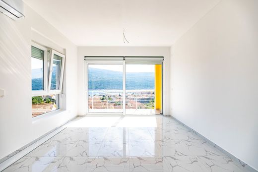 Piso / Apartamento en Ðenovići, Herceg Novi