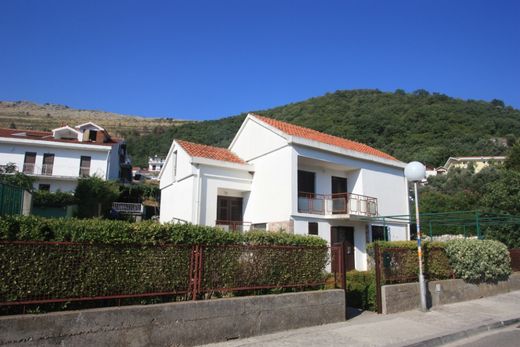 Casa di lusso a Petrovac, Danilovgrad