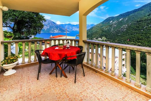 Luxury home in Donji Morinj, Herceg Novi