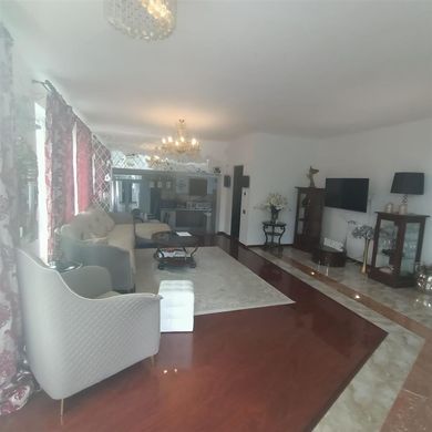 Casa de lujo en Adunații-Copăceni, Comuna Adunaţii-Copăceni