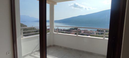 Piso / Apartamento en Ðenovići, Herceg Novi