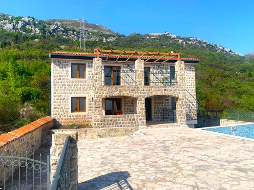 Villa - Petrovac, Danilovgrad