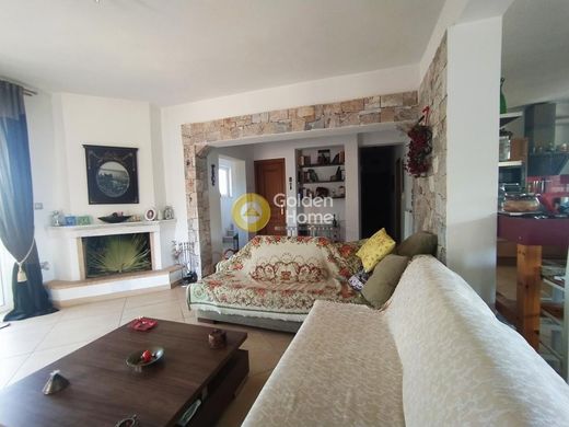 Edificio en Lávrio, Nomarchía Anatolikís Attikís