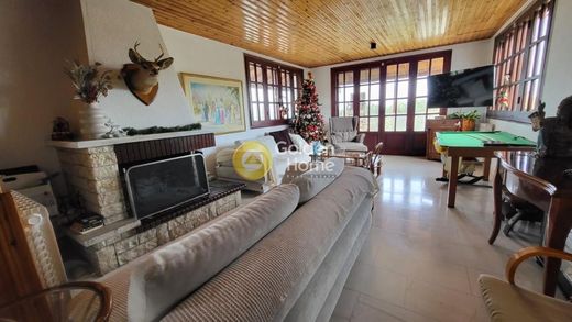 Πολυτελή κατοικία σε Ξυλόκαστρον, Nomós Korinthías