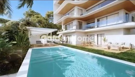 Apartment / Etagenwohnung in Vouliagméni, Nomarchía Anatolikís Attikís