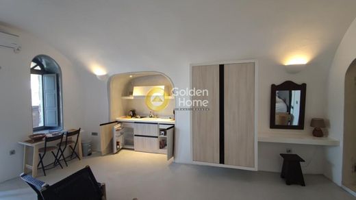 Townhouse in Santorini, Nomós Kykládon
