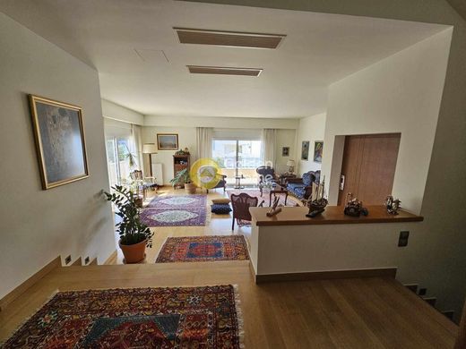 Glyfáda, Nomarchía Athínasの高級住宅