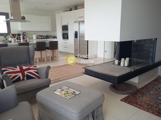 Πολυτελή κατοικία σε Καλύβια Θορικού, Nomarchía Anatolikís Attikís