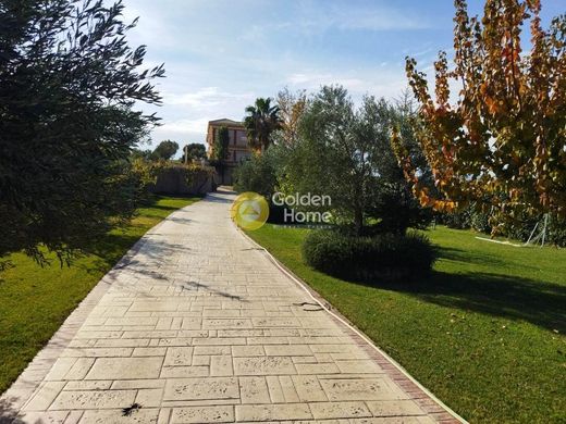 Edificio en Spáta, Nomarchía Anatolikís Attikís