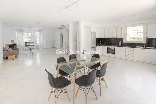 Néa Erythraía, Nomarchía Athínasのマルチファミリーヴィラ