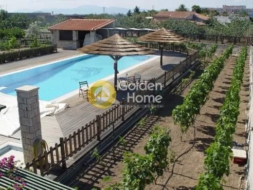 Edificio en Egina, Nomós Piraiós