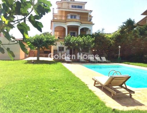 Palaiá Fókaia, Nomarchía Anatolikís Attikísの高級住宅