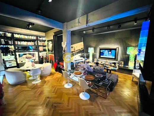 Piso / Apartamento en Atenas, Nomarchía Athínas