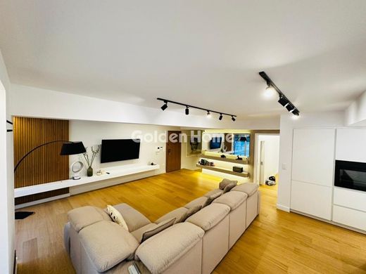 Voúla, Nomarchía Anatolikís Attikísのアパートメント