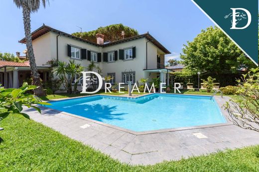 Villa Forte dei Marmi, Lucca ilçesinde