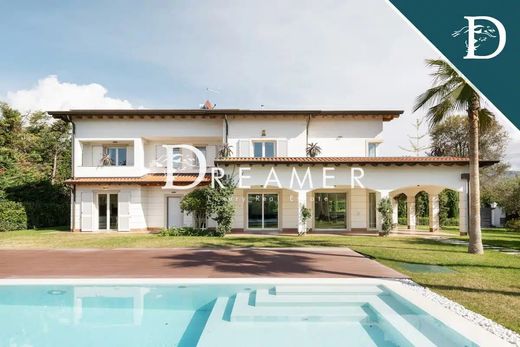 빌라 / 포르테 데이 마르미, Provincia di Lucca