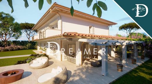 Villa Forte dei Marmi, Lucca ilçesinde