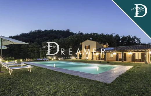 Rural or Farmhouse in Lucca, Provincia di Lucca