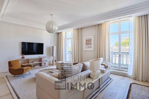 Apartment in Tour Eiffel, Invalides – Ecole Militaire, Saint-Thomas d’Aquin, Paris