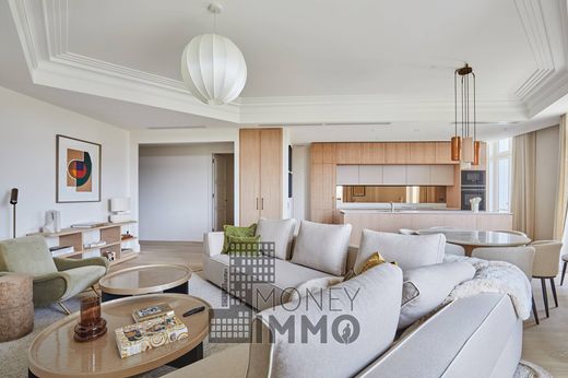 Apartment in Tour Eiffel, Invalides – Ecole Militaire, Saint-Thomas d’Aquin, Paris