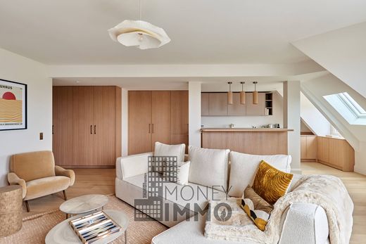 Apartment in Tour Eiffel, Invalides – Ecole Militaire, Saint-Thomas d’Aquin, Paris