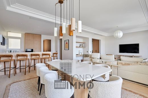 Apartment in Tour Eiffel, Invalides – Ecole Militaire, Saint-Thomas d’Aquin, Paris