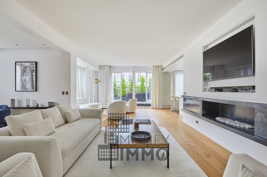 Apartment in Champs-Elysées, Madeleine, Triangle d’or, Paris