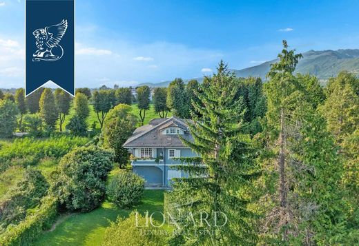 Villa a Pietrasanta, Lucca