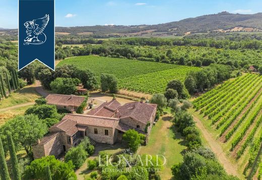 ﻣﻨﺰﻝ ﺭﻳﻔﻲ/ ﺑﻴﺖ ﻤﺰﺭﻋﺔ ﻓﻲ Montalcino, Provincia di Siena