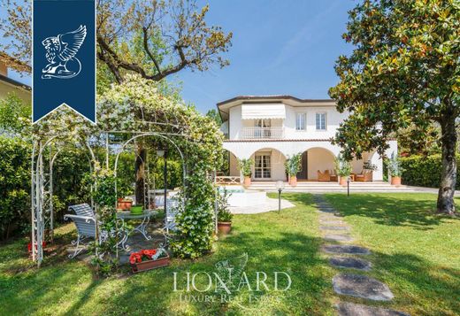Villa a Forte dei Marmi, Lucca