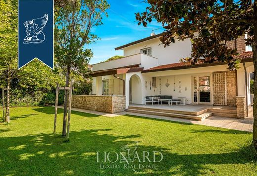 Villa a Forte dei Marmi, Lucca