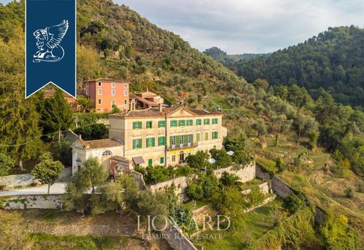 Villa a Camaiore, Lucca