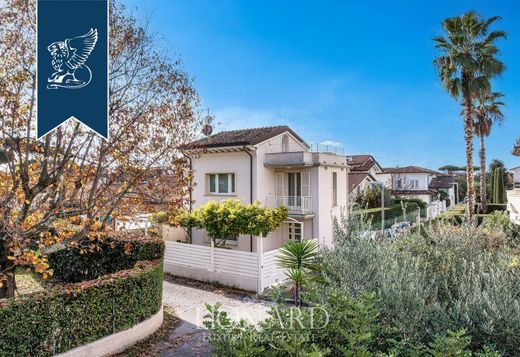 Villa a Forte dei Marmi, Lucca