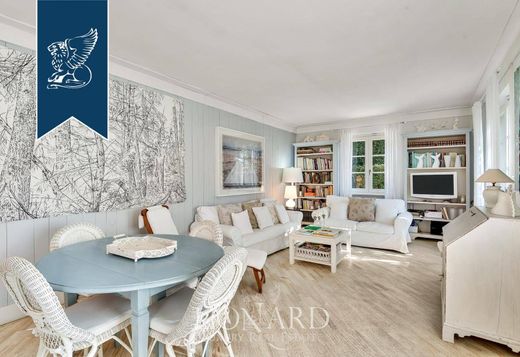 Διαμέρισμα σε Φόρτε ντει Μάρμι, Provincia di Lucca