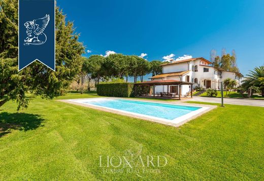 Villa a Pietrasanta, Lucca