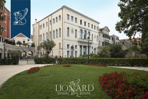 Palazzo a Venezia, Veneto