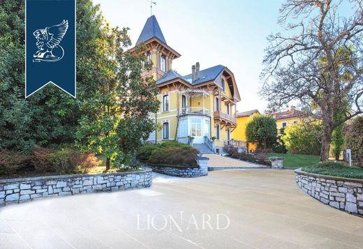 Villa - Porto Valtravaglia, Provincia di Varese