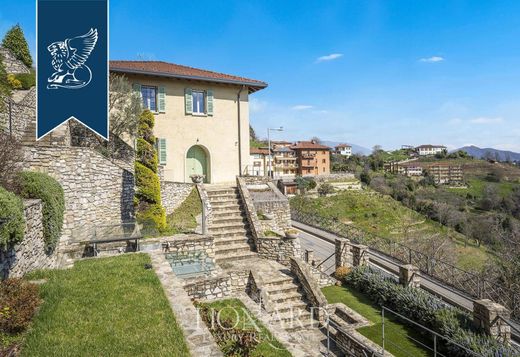 Villa in Montevecchia, Provincia di Lecco