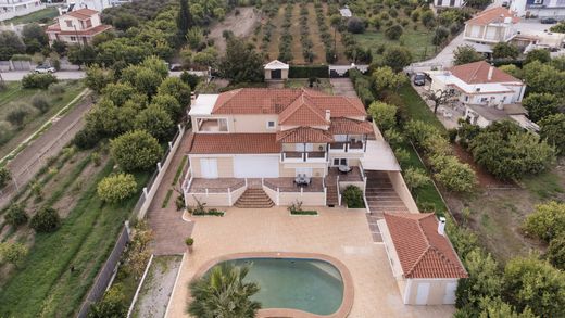 Villa in Vélo, Nomós Korinthías