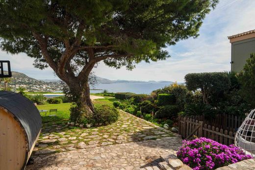 Casa Geminada - Agía Marína, Nomarchía Anatolikís Attikís