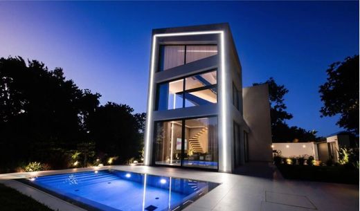 ﻓﻴﻼ ﻓﻲ Varybóbi, Nomarchía Anatolikís Attikís