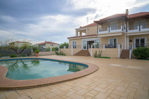 Villa in Vélo, Nomós Korinthías