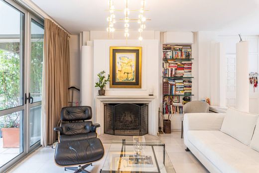 Penthouse à Psychikó, Nomarchía Athínas